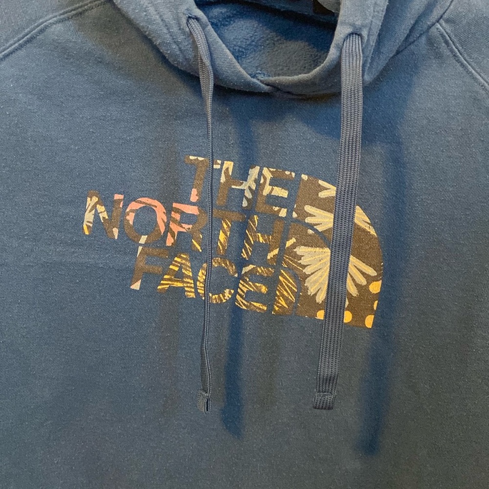 North Face brand hoodie sweatshirt women’s excellent condition